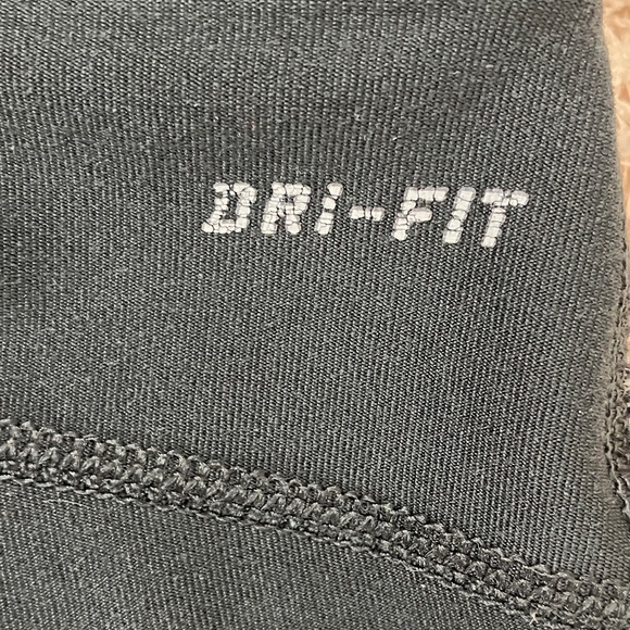 Nike Black Performance Capris‎ - Picture 3 of 9